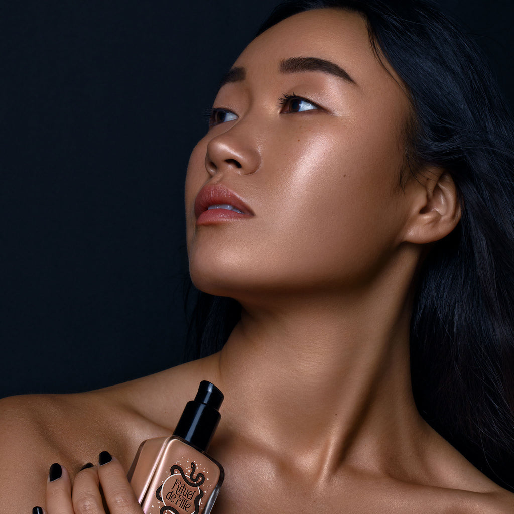 Rituel de Fille-Creature Of Light Full-Face Serum Illuminator-Makeup-RitueldeFille-CreatureofLight-AngelicCreature31-1-Model-2048px-The Detox Market | 