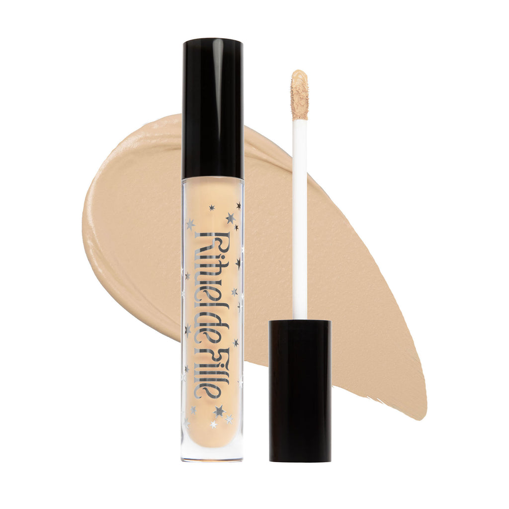 Rituel de Fille-Soft Sorcery Weightless Serum Concealer-Makeup-SoftSorcery-SORC-116TubewithSwatch-2000px-72dpi-1x1_3c724193-b6f0-4328-b408-dae07a4a7ecc-The Detox Market | Spell 116 - Light shade for gold to olive undertones